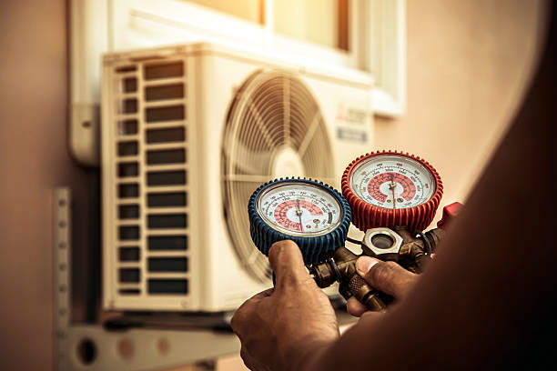Professional Ac Installation technician working in Piñon Hills, CA